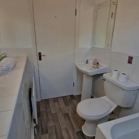 8 Bedroom Townhouse *