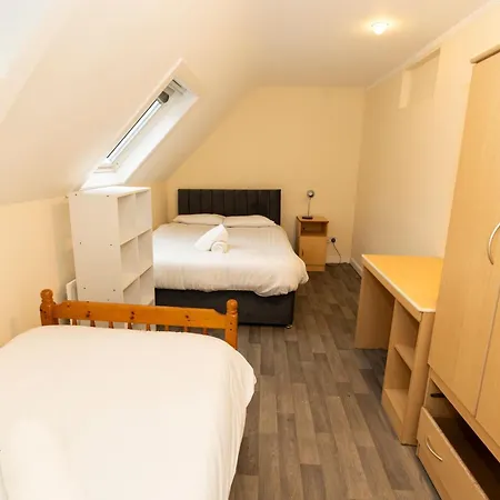 8 Bedroom Townhouse Apartman